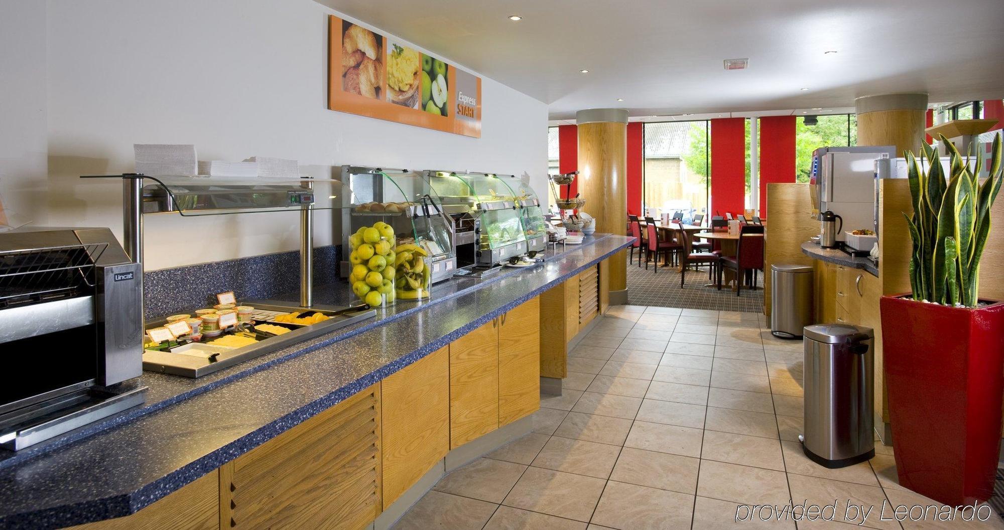 Holiday Inn Express Bath By Ihg Restaurant foto