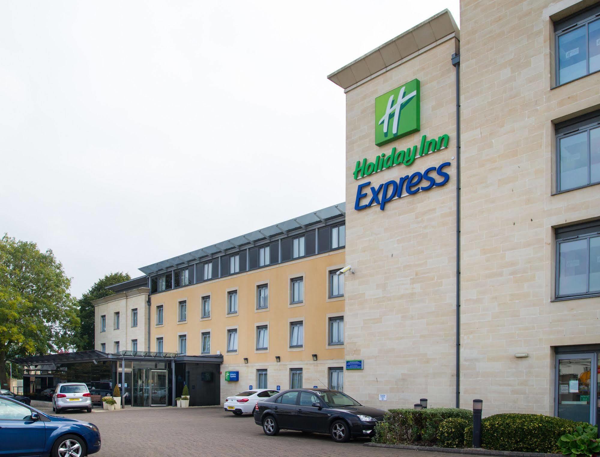 Holiday Inn Express Bath By Ihg Exterior foto
